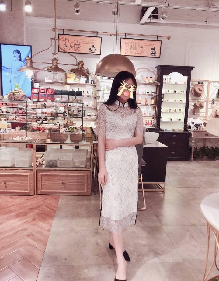 这是一只漂亮的小可爱