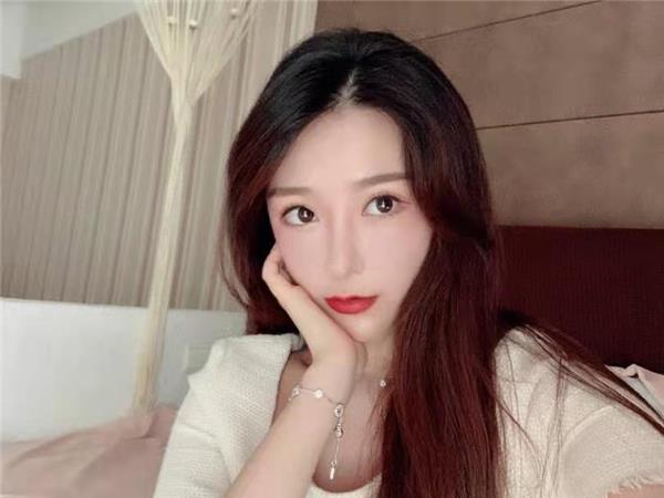 温柔如初恋外纯内Sao，净身高168的果果